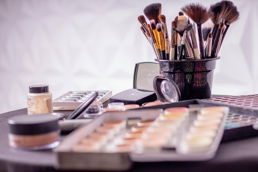 Choosing the Best Online Makeup Masterclass